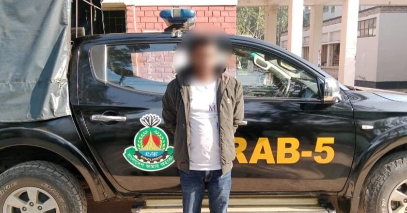অভিনব কৌশলে ইয়াবা পাচার: রাজশাহীতে র‍্যাবের অভিযানে আন্তঃজেলা মাদক কারবারি আটক