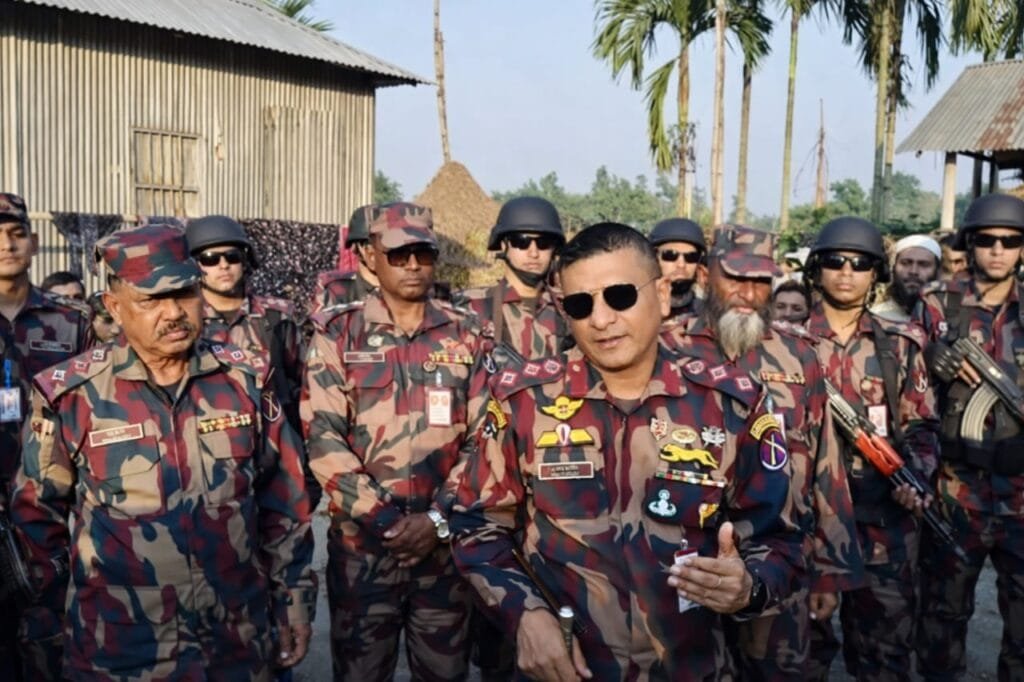 ফের ফুলবাড়ী সীমান্তে বিএসএফের সড়ক নির্মাণের চেষ্টা, ব্যাটালিয়ন কমান্ডার পর্যায়ে পতাকা বৈঠক