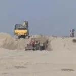 নাগেশ্বরীতে দুধকুমর নদের বাঁধ কেটে বালু বিক্রি, ভাঙ্গনের মুখে শিমুলতলা বাজার ও ফান্দের ভিটা