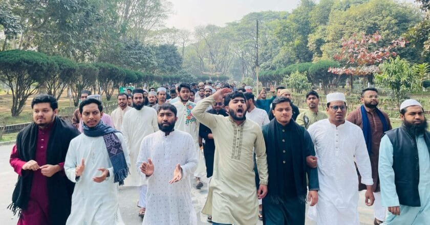 শহীদ ওসমান হাদি হত্যার বিচারের দাবিতে ইবিতে বিক্ষোভ মিছিল