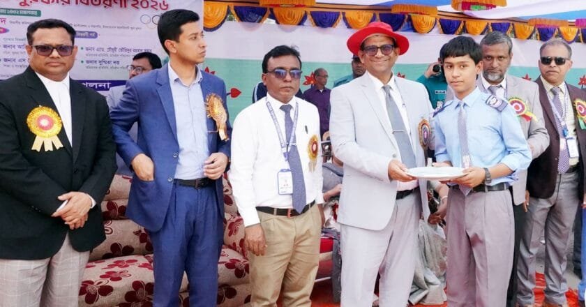 খুলনা ইসলামাবাদ কলেজিয়েট স্কুলের বার্ষিক ক্রীড়া প্রতিযোগিতায় পুরস্কার বিতরণ