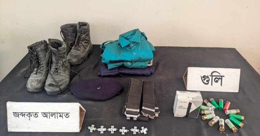 রাজশাহীতে থানা থেকে লুট হওয়া শর্টগানের গুলি ও পুলিশের পোশাক উদ্ধার