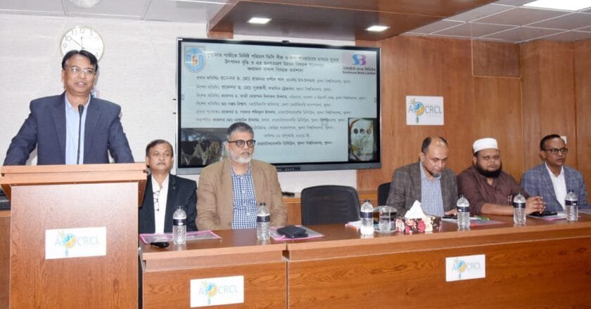 দুধ উৎপাদনে তিসি বীজ ও লাইভ ইস্টের সুফল