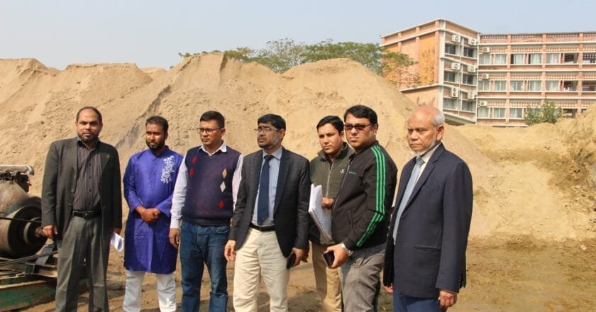 লিডিং ইউনিভার্সিটির তৃতীয় একাডেমিক ভবনের নির্মাণ কাজ পরিদর্শন করেন উপাচার্য