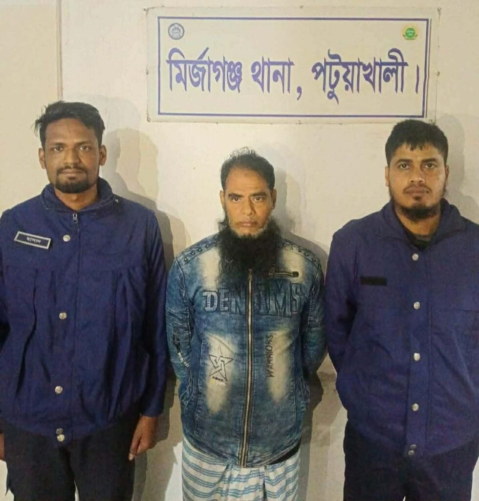 মির্জাগঞ্জে দুলাল হত্যা মামলার পলাতক প্রধান আসামি গ্রেফতার