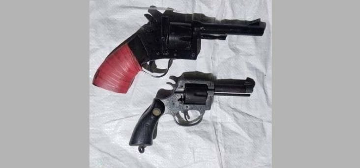 রূপসায় র‍্যাবের অভিযানে পরিত্যক্ত ঘর থেকে দুইটি পিস্তল উদ্ধার