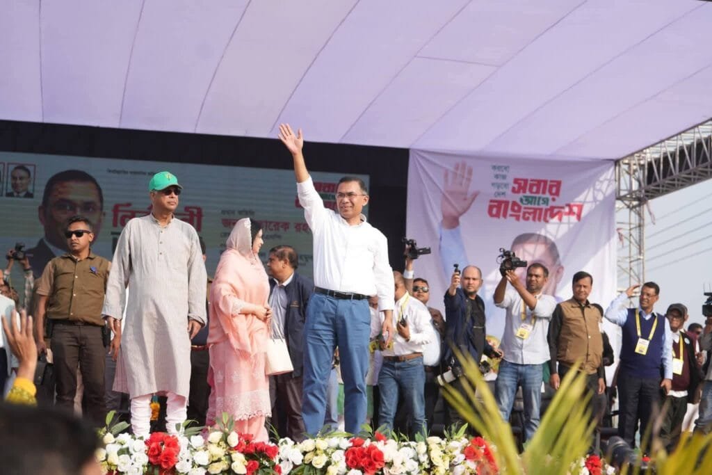 সিক শিল্প পার্কে বিএনপির নির্বাচনী জনসভা : সিরাজগঞ্জের মঞ্চে তারেক রহমান