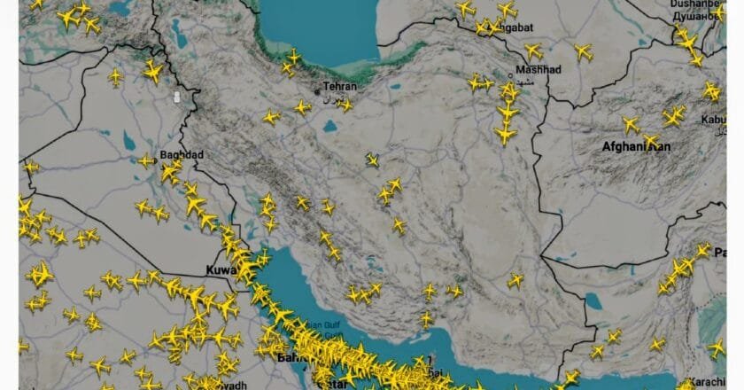 ট্রাম্পের হুমকি ও সংঘাতের আশঙ্কার মাঝেই আকাশসীমা খুলে দিল ইরান
