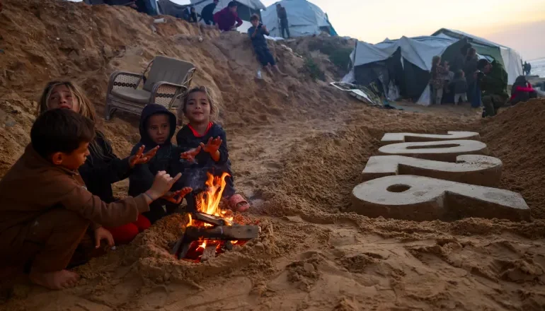 গাজায় জ্বালানি কাঠ সংগ্রহের সময় ইসরায়েলি ড্রোন হামলায় দুই শিশু নিহত