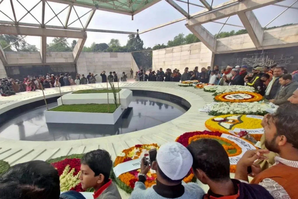 জিয়াউর রহমান ও খালেদা জিয়ার সমাধিস্থল সর্বসাধারণের জন্য উন্মুক্ত