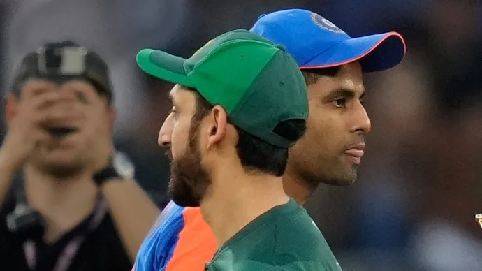 ‘পাকিস্তান না খেললে দেউলিয়া হবে সম্প্রচারকারীরা’; হুমকি বাসিত আলীর