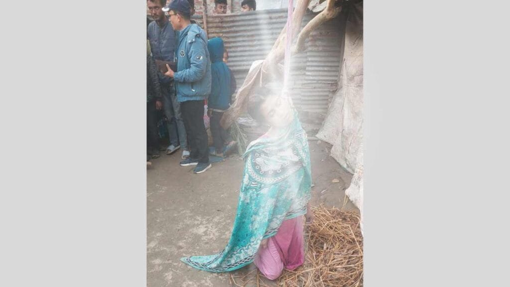 বদলগাছীতে পেয়ারা গাছ থেকে গৃহবধূর মরদেহ উদ্ধার