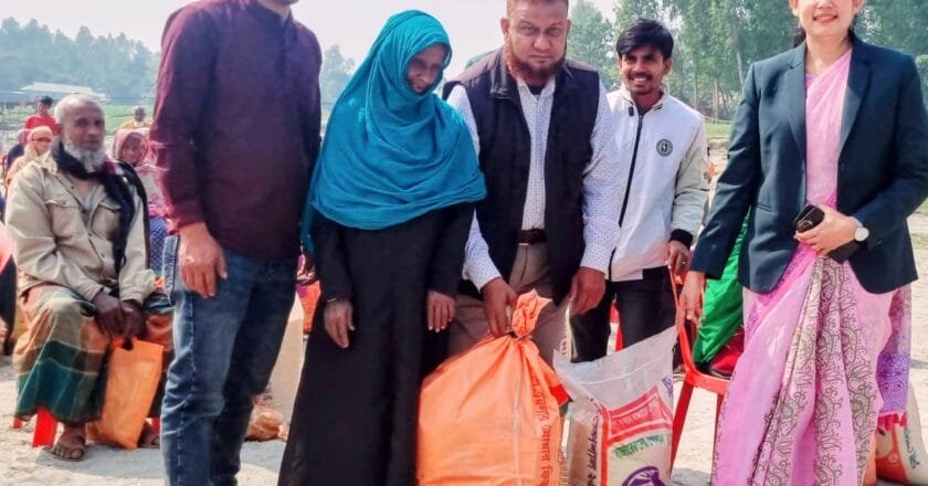 রমজান উপলক্ষে মামুন বিশ্বাসের উদ্যোগ: খাদ্য সামগ্রী পেয়ে ৫০ পরিবারের মুখে হাসি