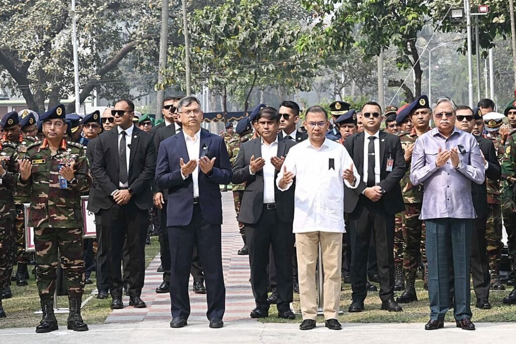 পিলখানায় শহীদ সেনাদের প্রতি রাষ্ট্রপতি ও প্রধানমন্ত্রীর গভীর শ্রদ্ধা