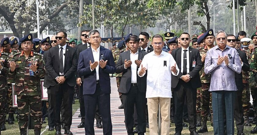 পিলখানায় শহীদ সেনাদের প্রতি রাষ্ট্রপতি ও প্রধানমন্ত্রীর গভীর শ্রদ্ধা