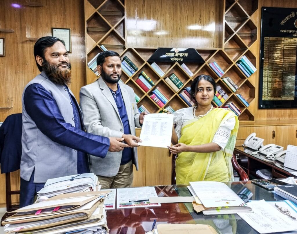 মানিকগঞ্জ জেলা প্রশাসকের সাথে ওএমআরইউ নেতৃবৃন্দের সাক্ষাৎ