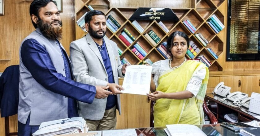 মানিকগঞ্জ জেলা প্রশাসকের সাথে ওএমআরইউ নেতৃবৃন্দের সাক্ষাৎ