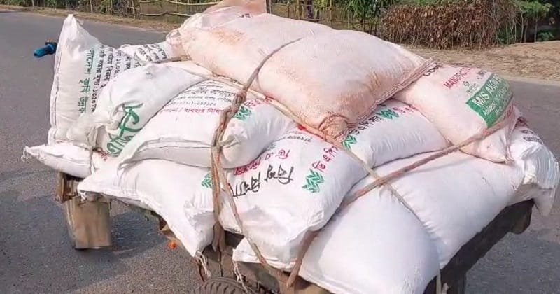 সরকার নির্ধারিত মূল্য হতে বেশি দামে সার বিক্রির অভিযোগ ডিলার জিতেন্দ্রনাথ ও শাওন ট্রেডার্সের বিরুদ্ধে