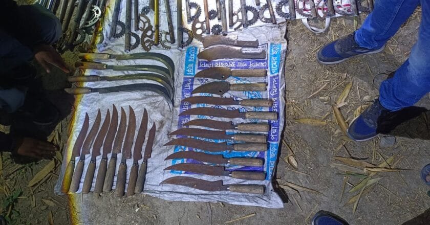 রাজশাহীতে র‍্যাবের অভিযান: ৫৬টি দেশীয় অস্ত্র উদ্ধার, নির্বাচন ঘিরে তৎপরতা অব্যাহত