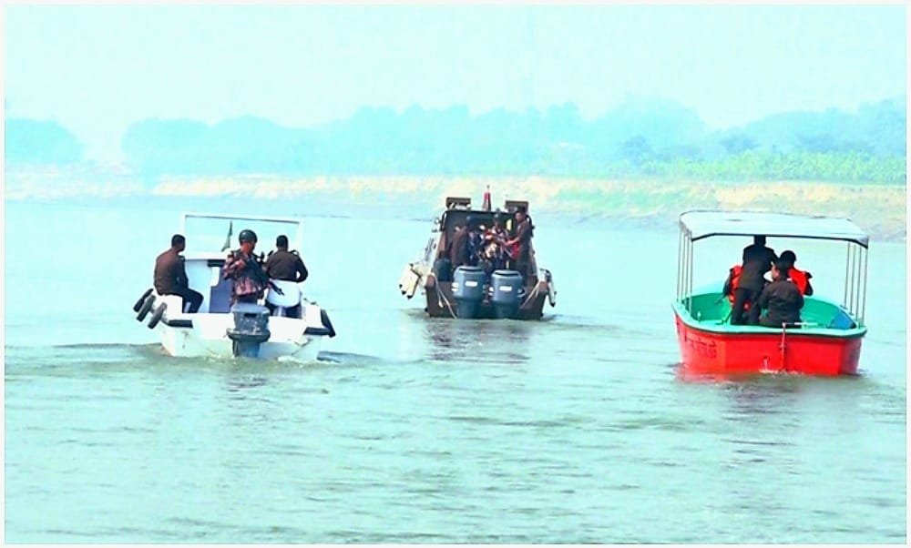 ভোট সামনে রেখে পদ্মায় বিজিবির বিশেষ মহড়া; স্পিডবোট টহল ও চরাঞ্চলে ক্যাম্প