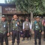 মানিকগঞ্জে নিশ্চিদ্র নিরাপত্তা: কেন্দ্রে কেন্দ্রে পাঠানো হচ্ছে পুলিশ ও আনসার সদস্যদের