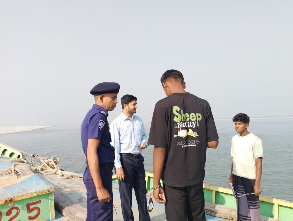 অবৈধ বালু উত্তোলনের দায়ে ২ লাখ টাকা জরিমানা ও ১ জনের ১৫ দিনের বিনাশ্রম কারাদণ্ড