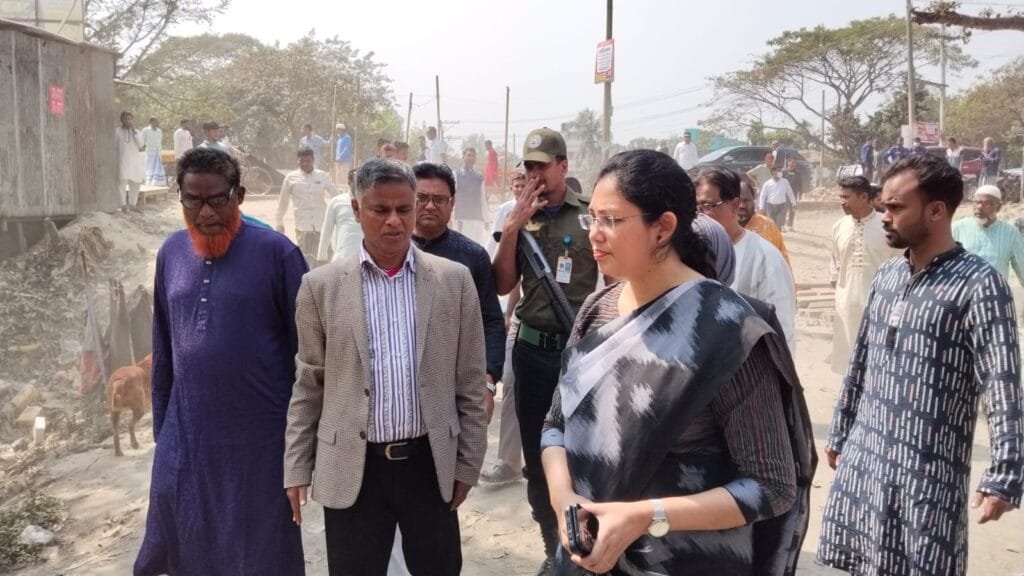 মুকুন্দগাঁতীতে যানজট নিরসনে সড়ক ও বাসস্ট্যান্ড এলাকা পরিদর্শন করলেন এমপি আলীম