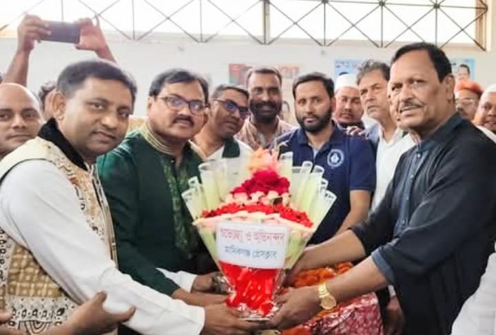 মানিকগঞ্জ–১ আসনের নবনির্বাচিত এমপি এস এ জিন্নাহ কবিরকে প্রেসক্লাবের শুভেচ্ছা