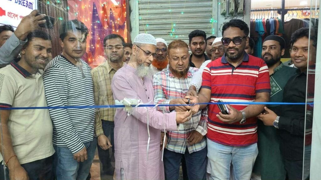 বেলকুচিতে ‘রিও ক্লোথিং’ শো-রুমের শুভ উদ্বোধন