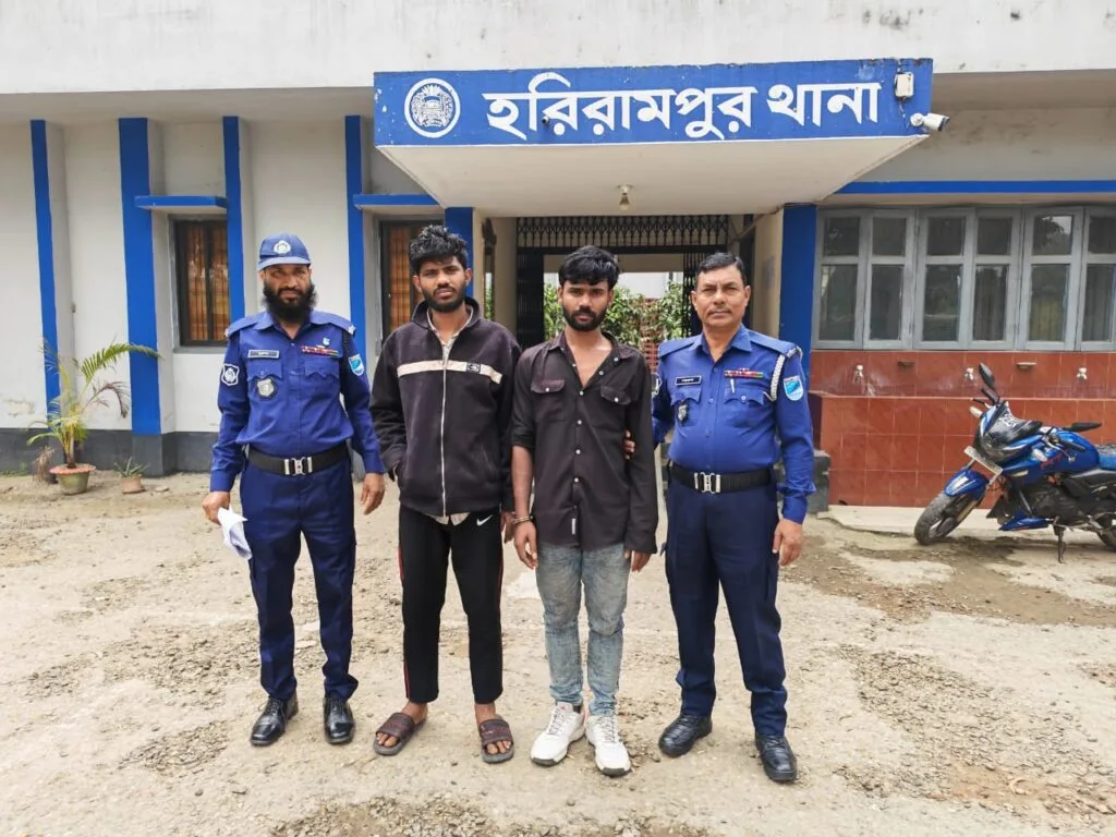 মানিকগঞ্জের হরিরামপুরে ১৫পিছ ইয়াবাসহ দুই মাদককারবারি আটক