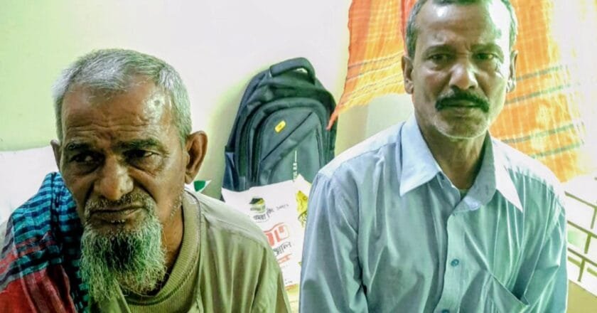 বেলকুচিতে ব্যাংক কর্মকর্তাদের তৎপরতায় দুই প্রতারক গ্রেফতার