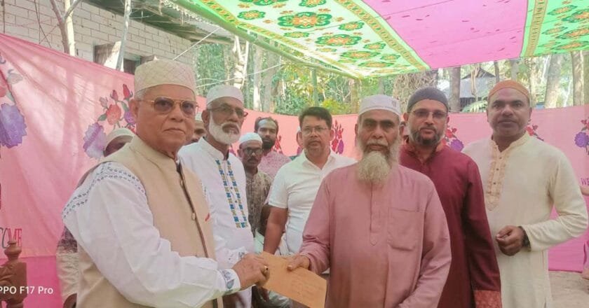 মির্জাগঞ্জে আগুনে ক্ষতিগ্রস্ত তিন পরিবারকে আর্থিক সহায়তা দিলেন আলতাফ হোসেন