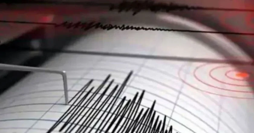 রাজধানীসহ দেশের বিভিন্ন প্রান্তে শক্তিশালী ভূমিকম্প অনুভূত