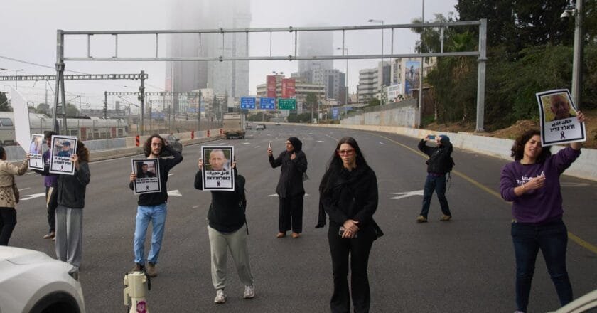 ইসরায়েলে আরব জনগোষ্ঠীর মধ্যে ক্রমবর্ধমান বন্দুক সহিংসতার প্রতিবাদ