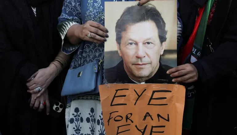 ইমরান খানের দৃষ্টিশক্তি নিয়ে পাকিস্তান সরকারের দাবি প্রত্যাখ্যান পরিবারের