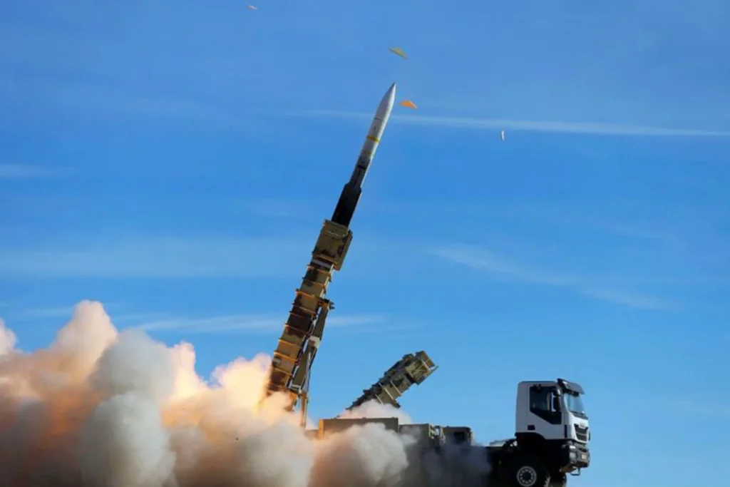 ইরানের পাল্টা হামলা: শক্তিশালী মিসাইল বিস্ফোরণে কাঁপল উত্তর ইসরায়েল