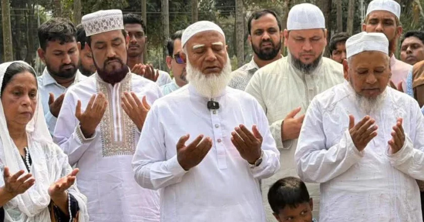 বনানীতে পিলখানা হত্যাকাণ্ডে শহীদদের কবর জিয়ারত করলেন জামায়াত আমির