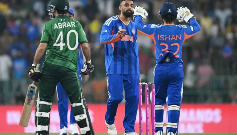 পাকিস্তানকে উড়িয়ে সুপার এইটে ভারত