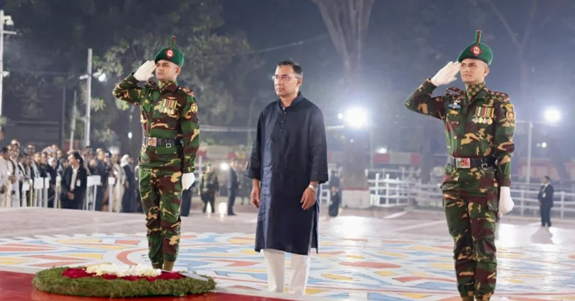 শহীদ মিনারে ভাষা শহীদদের প্রতি প্রধানমন্ত্রীর শ্রদ্ধা