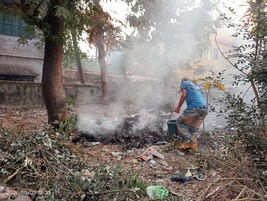 সাংবাদিক এস এম শাহরিয়ারের পারিবারিক কবরস্থানে আগুন, দখলের অভিযোগ