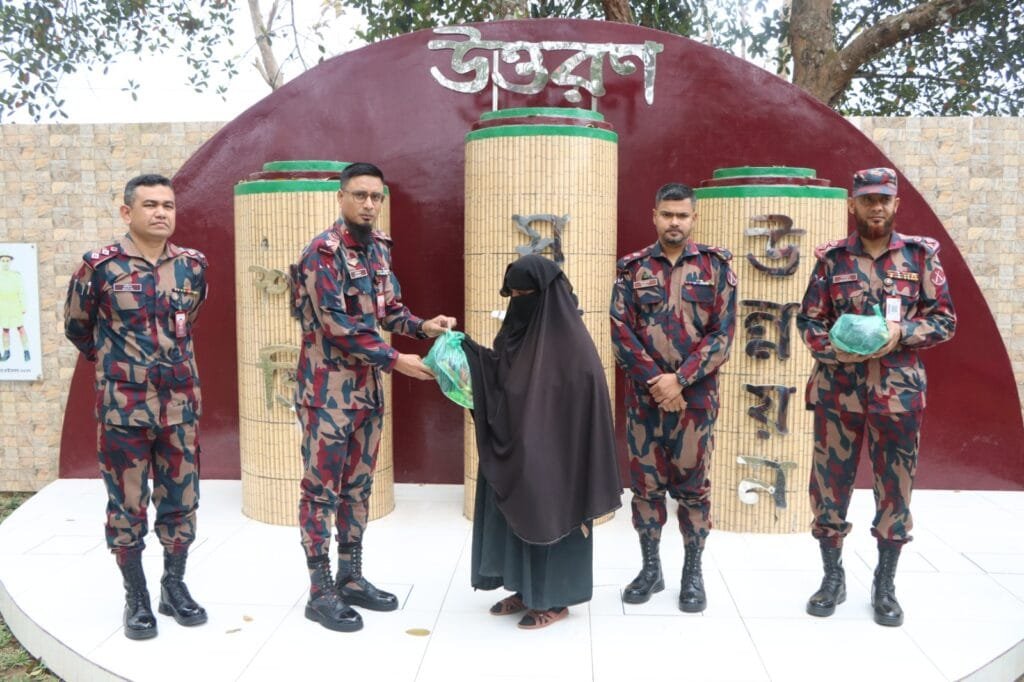 পানছড়িতে ঈদুল ফিতর উপলক্ষে বিজিবির মানবিক সহয়তা