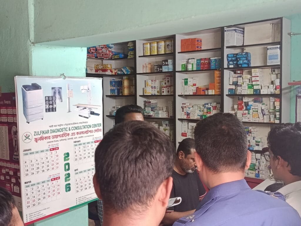 বদলগাছীতে ভ্রাম্যমাণ আদালতের অভিযান; দুই ফার্মেসিকে জরিমানা