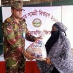 পানছড়িতে সেনাবাহিনীর ইফতার সামগ্রী বিতরণ