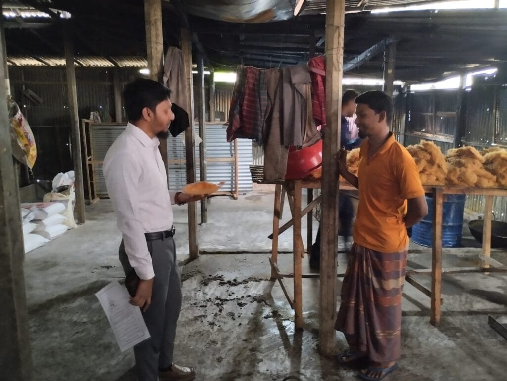 ঈদকে সামনে রেখে ফুলবাড়ীতে নিষিদ্ধ কেমিক্যাল ও অস্বাস্থ্যকর পরিবেশে সেমাই উৎপাদন, ভ্রাম্যমাণ আদালতের অভিযান