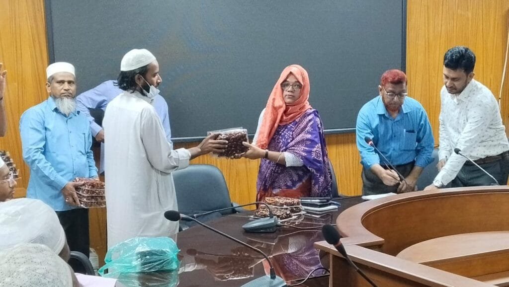 মানিকগঞ্জে ধর্মীয় প্রতিষ্ঠানে সৌদি আরবের উপহারের খেজুর বিতরণ শুরু