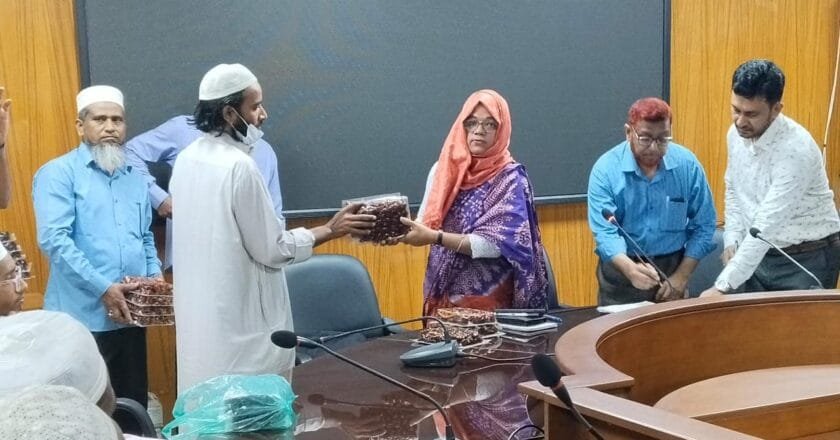 মানিকগঞ্জে ধর্মীয় প্রতিষ্ঠানে সৌদি আরবের উপহারের খেজুর বিতরণ শুরু
