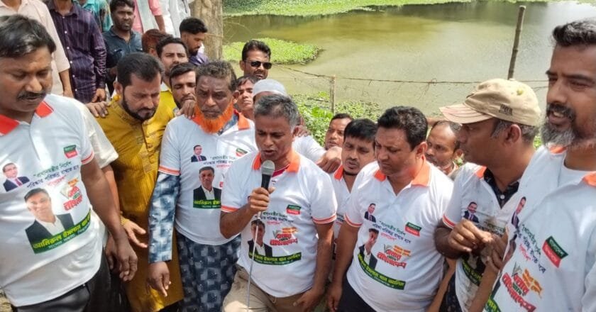 বেলকুচিতে খাল পরিষ্কার কার্যক্রমের উদ্বোধন এমপি আলিমের