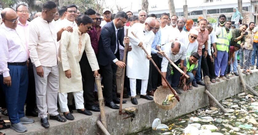 ডেঙ্গু ও চিকুনগুনিয়া প্রতিরোধে খুলনায় ক্রাশ প্রোগ্রাম উদ্বোধন