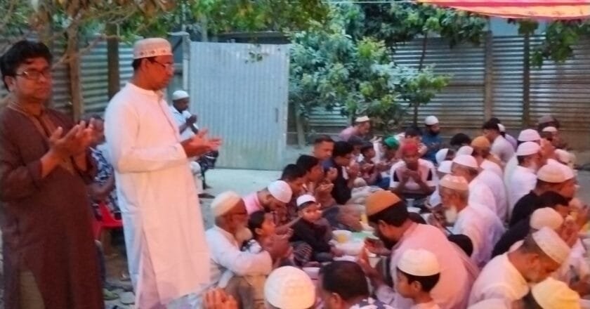 বেলকুচিতে ইউপি সদস্য নুরুল ইসলাম তুহিনের বাসায় ইফতার মাহফিল অনুষ্ঠিত