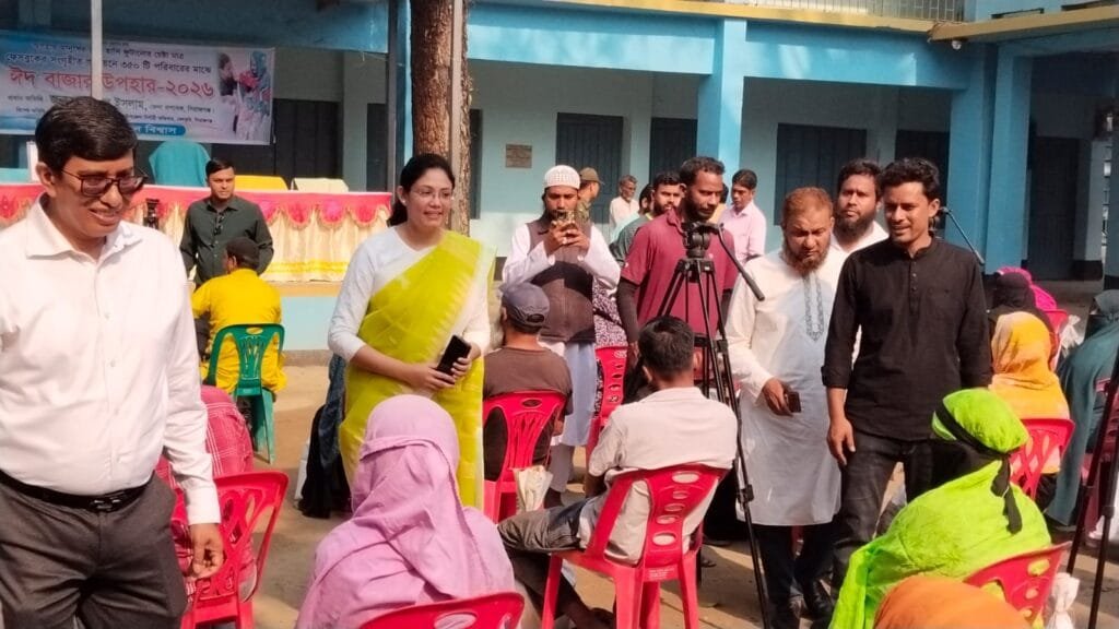 বেলকুচিতে ব্যতিক্রমী উদ্যোগ: ফেসবুকের মাধ্যমে সংগৃহীত অর্থে ৩৫০ পরিবারকে ঈদ উপহার